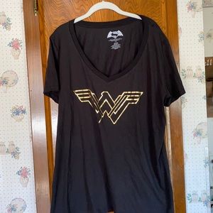 Women’s Wonder Woman black tee